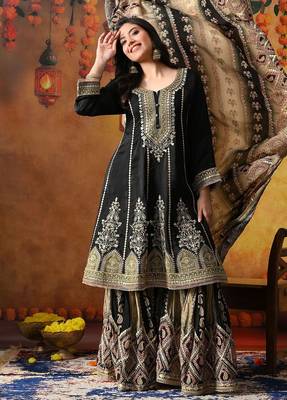 Black crepe embroidered gharara set 4