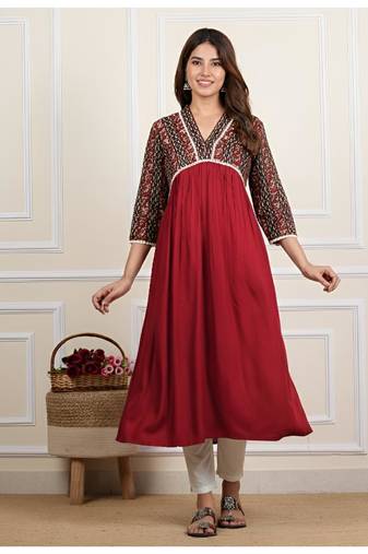 Women’s rayon 3/4 sleeve bagru printed alia cut kurta(maroon)