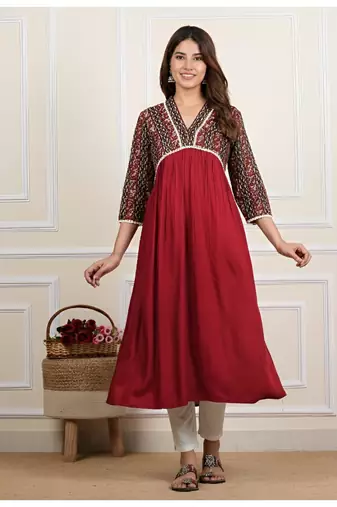 Women’s rayon 3/4 sleeve bagru printed alia cut kurta(maroon)