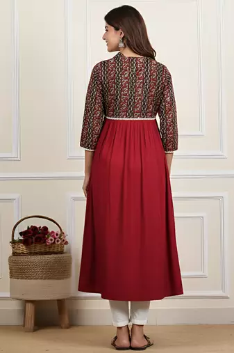 Women   s rayon 3/4 sleeve bagru printed alia cut kurta(maroon)