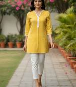 Women   s rayon striped short kurti round neck with v-notch placket, contrast lace, 3/4 sleeves (yellow)