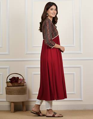 Women   s rayon 3/4 sleeve bagru printed alia cut kurta(maroon) 5