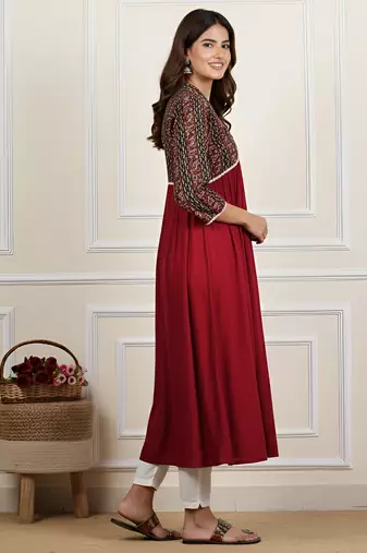 Women   s rayon 3/4 sleeve bagru printed alia cut kurta(maroon)