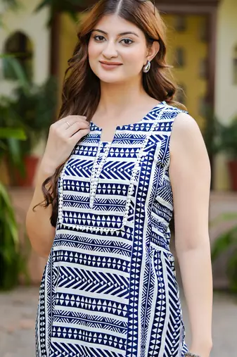 Women rayon geometric printed straight kurta