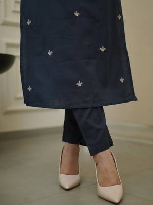 Women Embroidered Regular Kurta with Trousers & With Dupatta 5