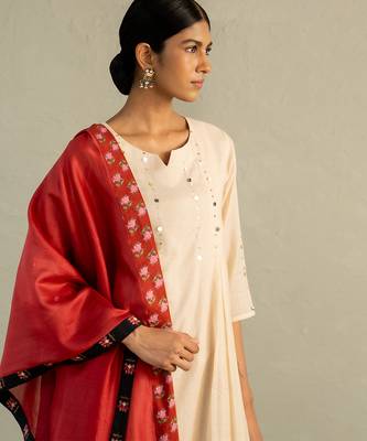 Beige embroidered mul chanderi kurta set 3