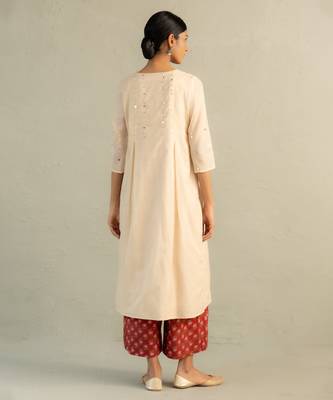Beige embroidered mul chanderi kurta set 5