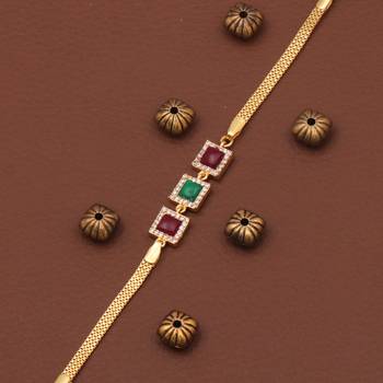 gold metal bracelet with clasp chain design 3