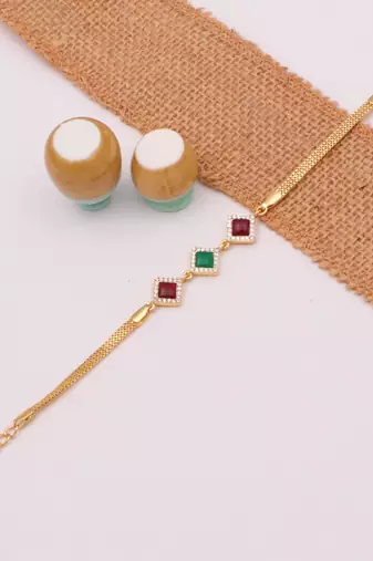 gold metal bracelet with lobster clasp design