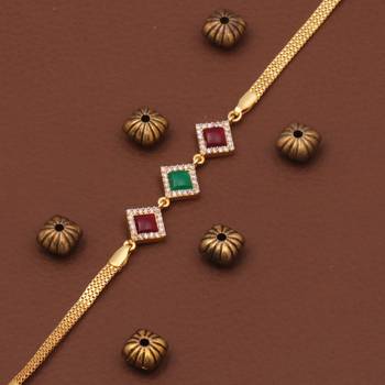 gold metal bracelet with lobster clasp design 3