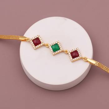 gold metal bracelet with lobster clasp design 4