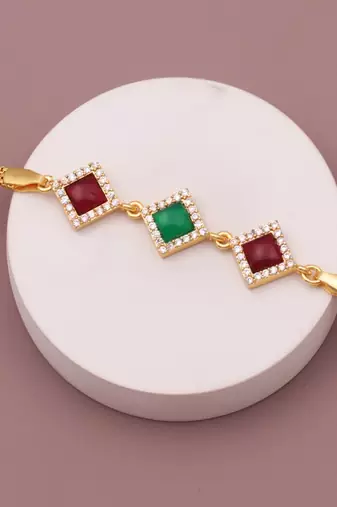gold metal bracelet with lobster clasp design