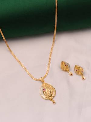 gold-plated pendant with traditional stone work 3