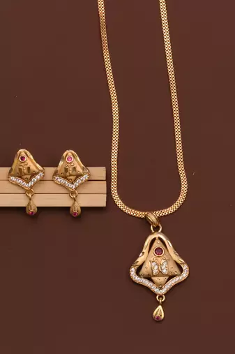 gold-plated pendant set with traditional stone work