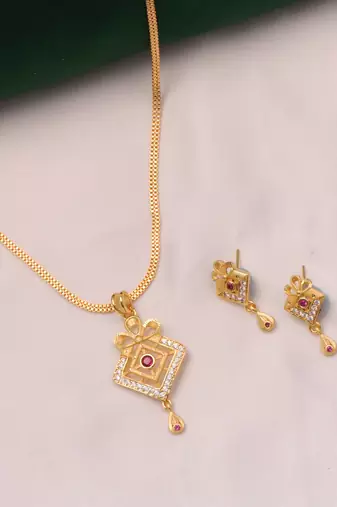 gold-plated pendant set with traditional stone work