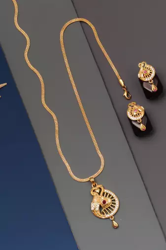gold-plated pendant set with diamond work