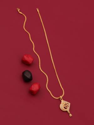 gold plated pendant earrings set with traditional design 4