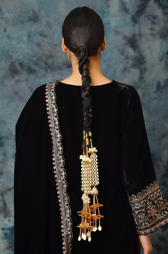 Gold plated white pearl parandi