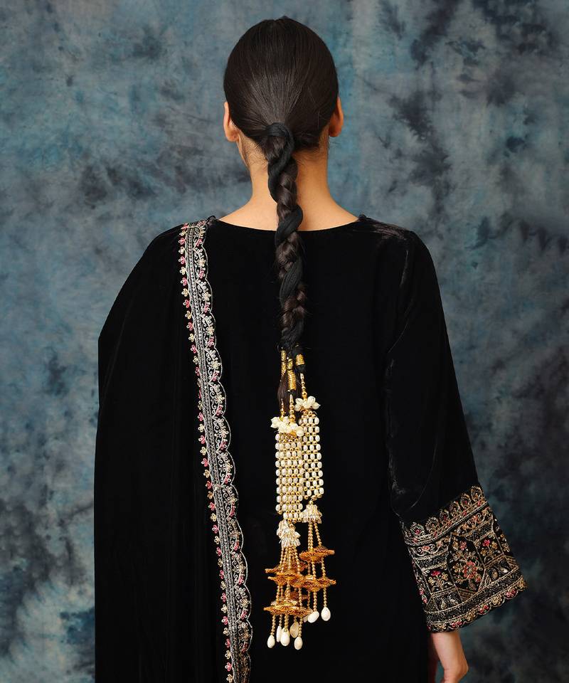 Gold plated white pearl parandi