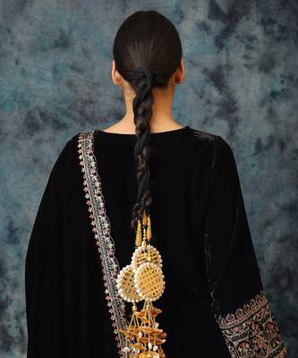 gold crystal hair parandi with white pearl detailing 1