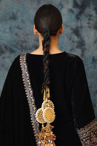 Gold plated white pearl parandi