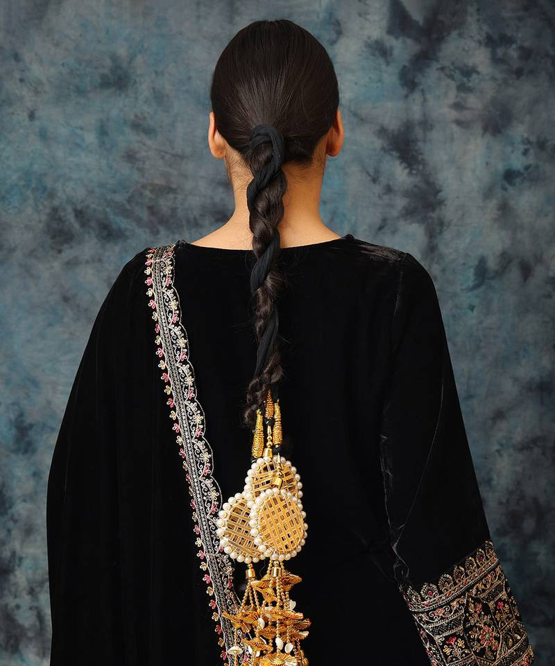 Gold plated white pearl parandi