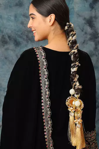 Gold plated tassel parandi