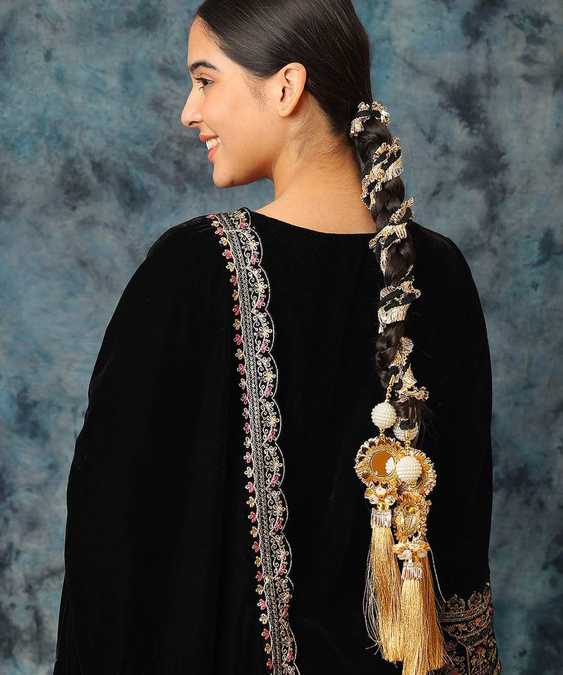 Gold plated tassel parandi