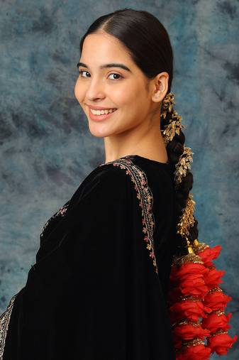 Gold plated red floral parandi