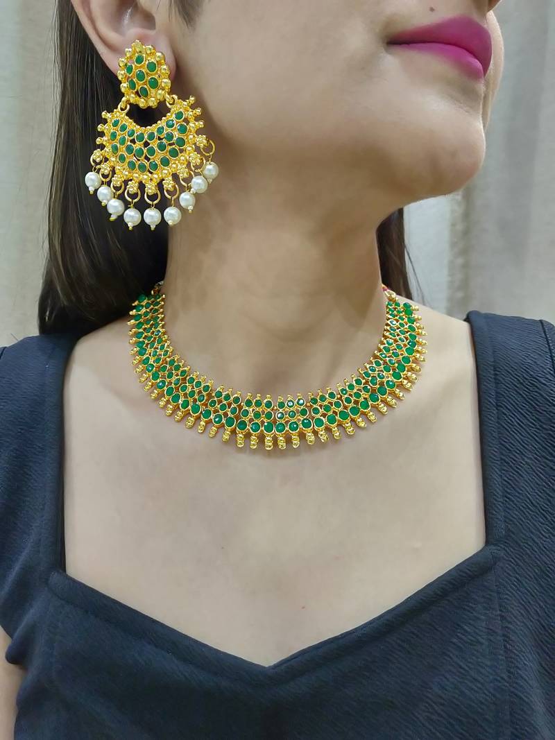 Green necklace set with maangtika