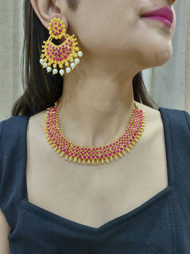 Maroon necklace set with maangtika
