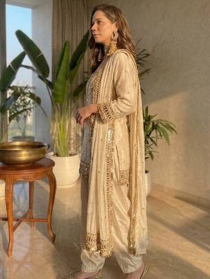 Cream chinon silk heavy thread embroidery with mirror work kurta pant dupatta with blouse set 2