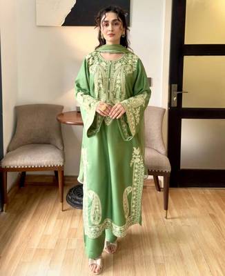 Green silkblend embroidered palazzo set 4
