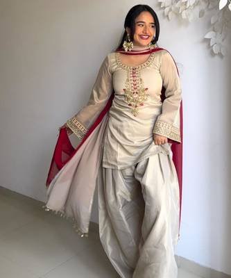 beige organza palazzo set with crimson dupatta
 3