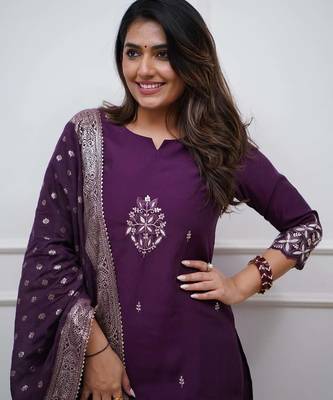 Ethnic Motifs Embroidered Chanderi Cotton Kurta With Trousers & Dupatta 2