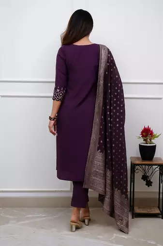 Ethnic Motifs Embroidered Chanderi Cotton Kurta With Trousers & Dupatta
