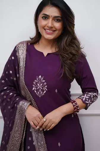Ethnic Motifs Embroidered Chanderi Cotton Kurta With Trousers & Dupatta