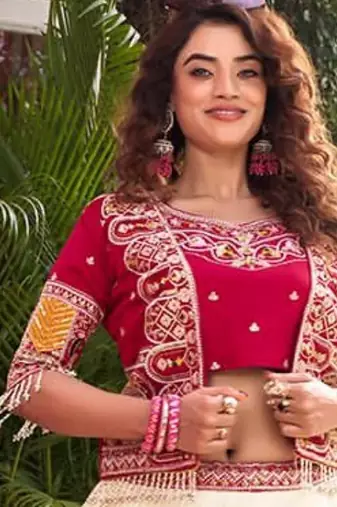cream silk blend lehenga with fusion embroidery work