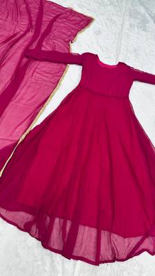 pink georgette gown set with minimal lace border 4