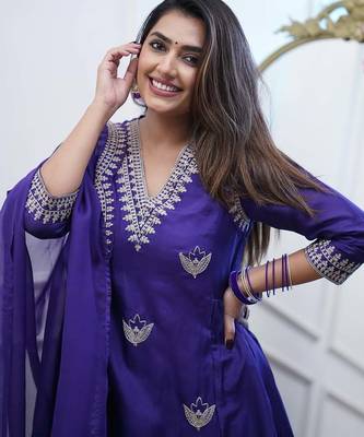 Women Embroidered Panelled Thread Work Kurta with Trousers & With Dupatta 4