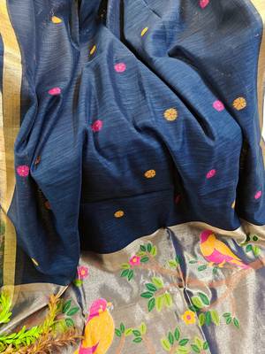 navy blue silk blend saree with zari weaving 3