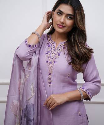 Women Floral Embroidered Regular Thread Work Kurta with Churidar & With Dupatta 3