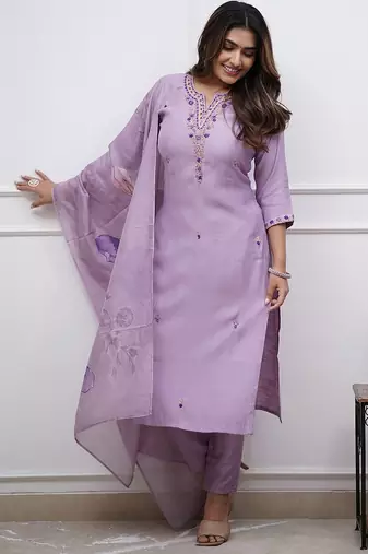 Women Floral Embroidered Regular Thread Work Kurta with Churidar & With Dupatta