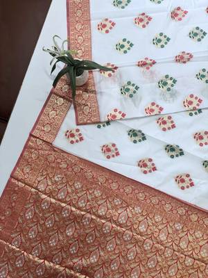 white banarasi silk saree with contrast zari buttis 3