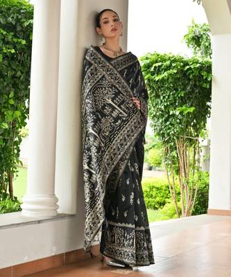 black color warli design weaving banglori raw silk saree 3