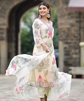 Women Floral Printed Regular Thread Work Kurta with Trousers & With Dupatta 3