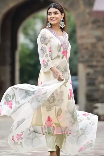 Women Floral Printed Regular Thread Work Kurta with Trousers & With Dupatta