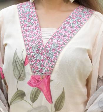 Women Floral Printed Regular Thread Work Kurta with Trousers & With Dupatta 4