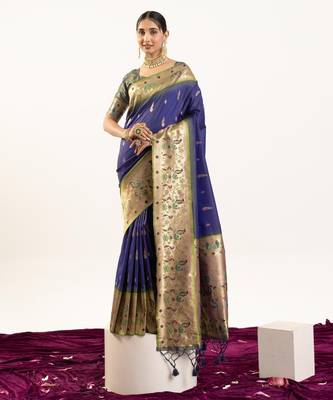 navy blue peacock design banarasi silk paithani saree 4