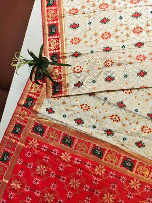white zari and meena weaving patola silk saree 2